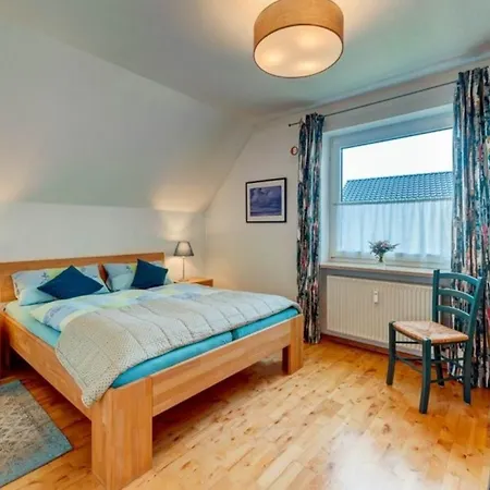 Apartment Leuchtturm Busumer Deichhausen